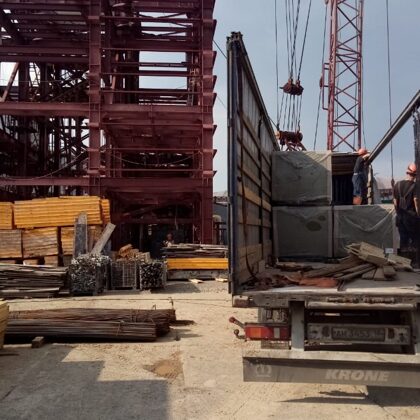 Выгрузка панелей сэндвич На объекте ПАО Уралкалий СКРУ-3 г.Соликамс